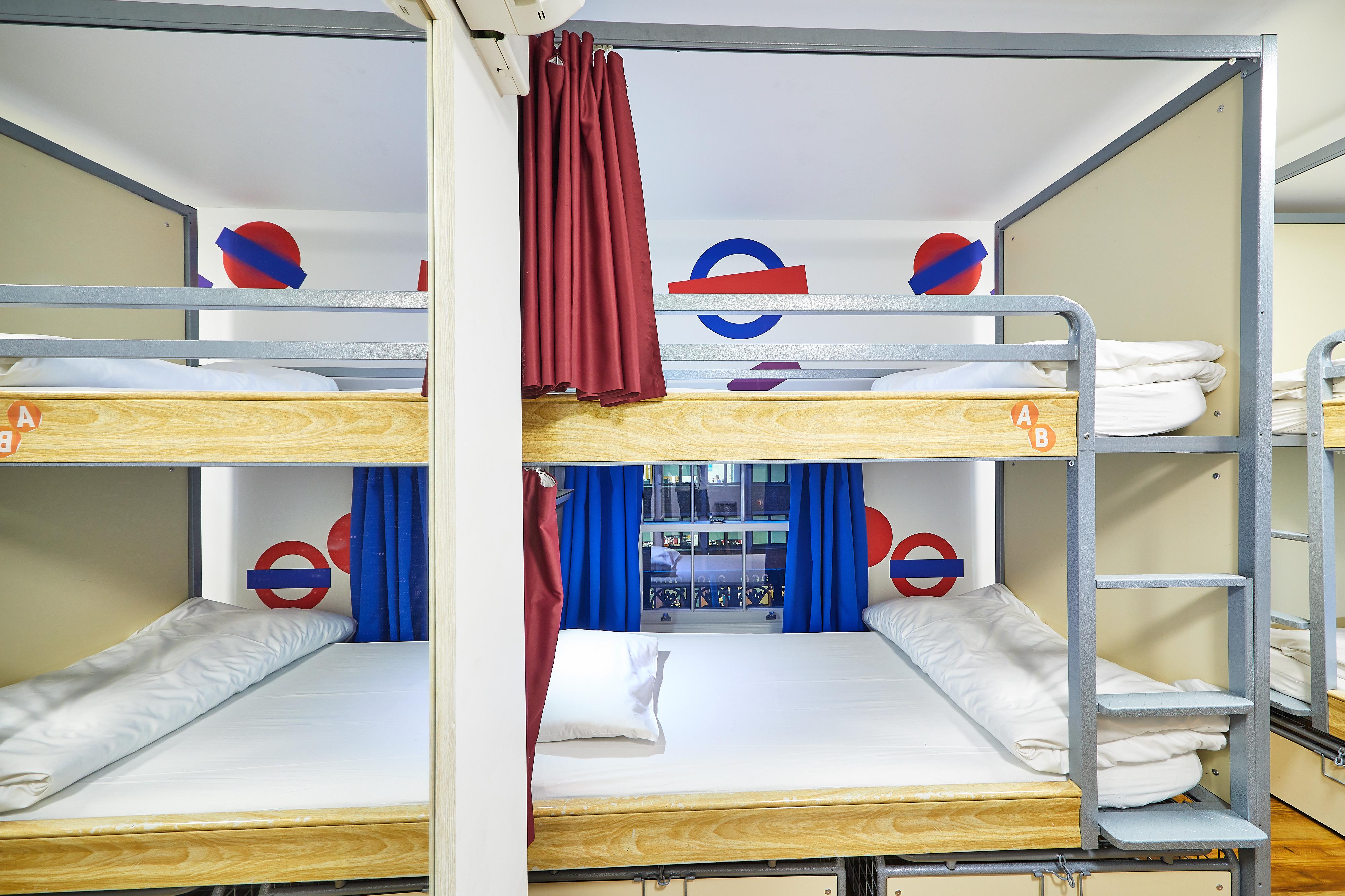 St Christopher's Bridge - The Village Hostel Londra