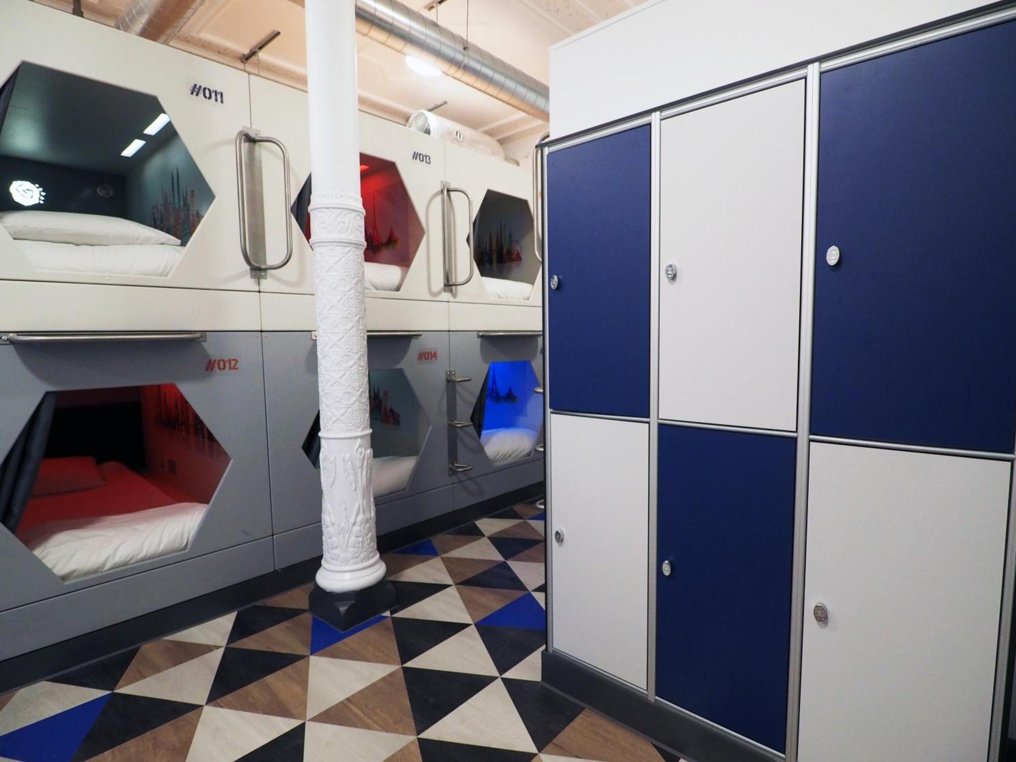 St Christopher's Bridge - The Village Hostel Londra